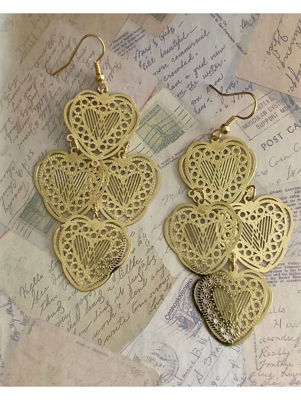 Vintage Elegant Gold-Tone Heart Filigree Dangle Earrings for Stylish Looks